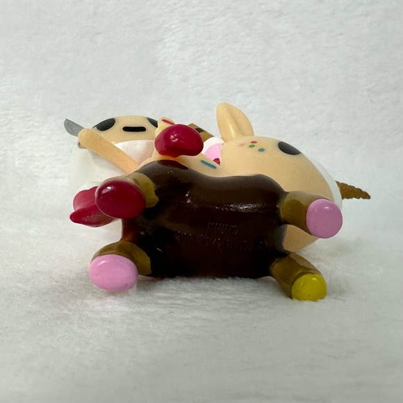 Tokidoki Amarena & Sundae Vinyl Figure - Picture 4 of 10